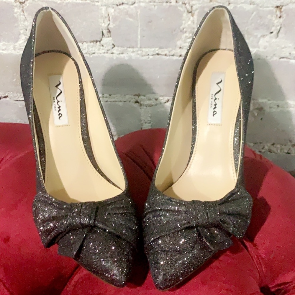 NWT: Nina pumps in gunmetal glitter
